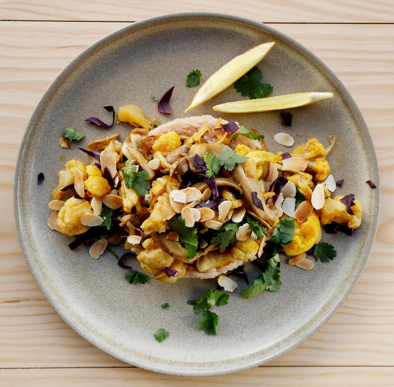 Untitled Cauliflower and mushrooms with jasmine rice and almonds, Veggieterraneo