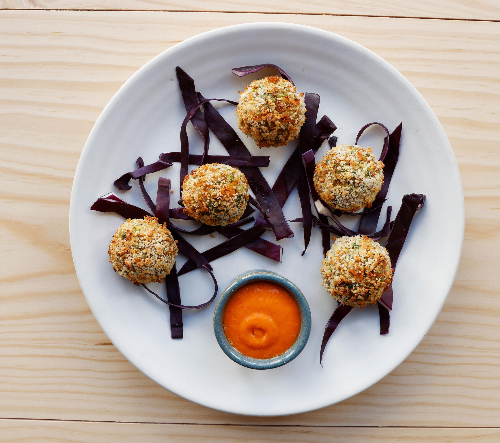 Rice and vegetable balls with red pepper sauce, Veggieterraneo