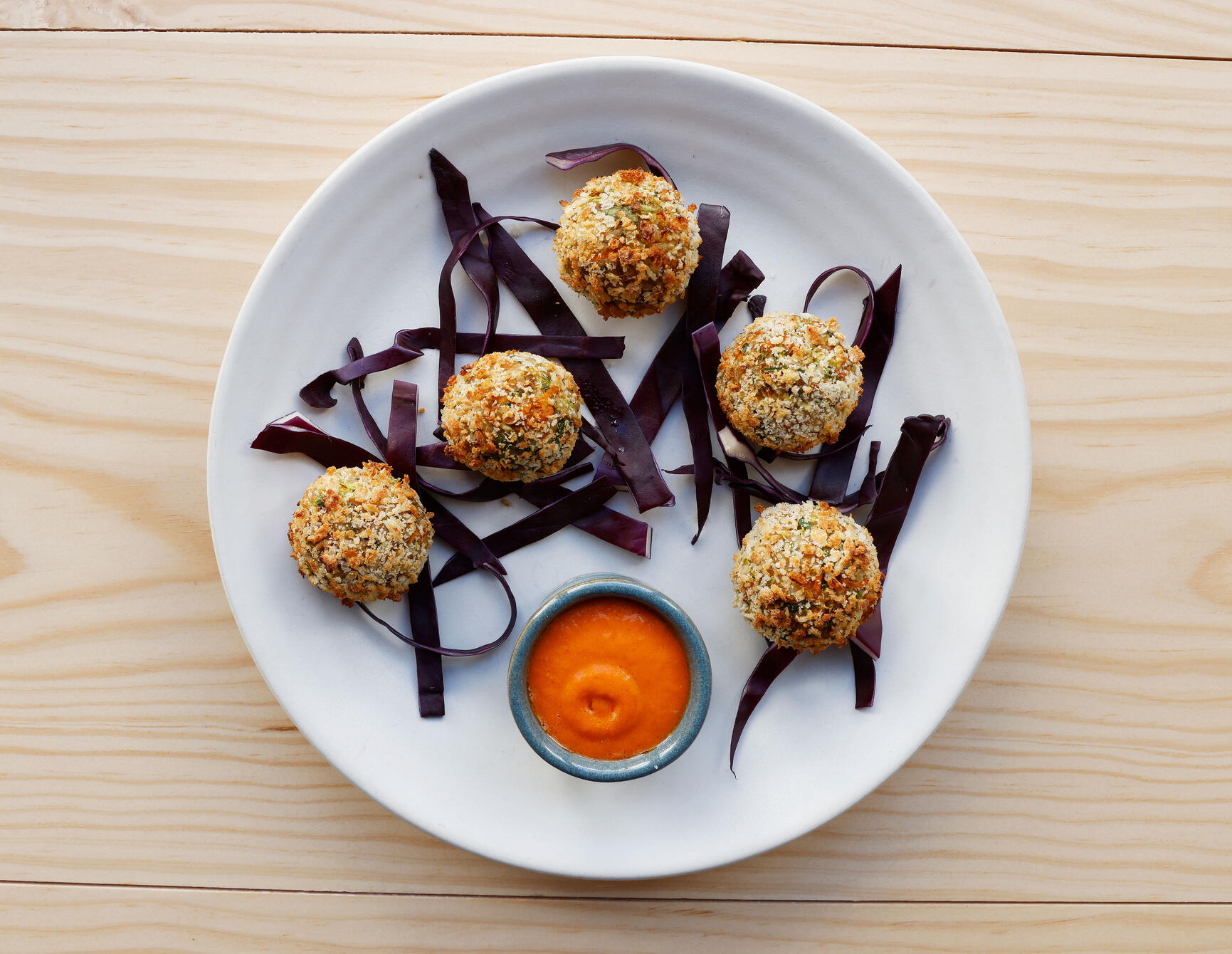 Rice and vegetable balls with red pepper sauce, Veggieterraneo